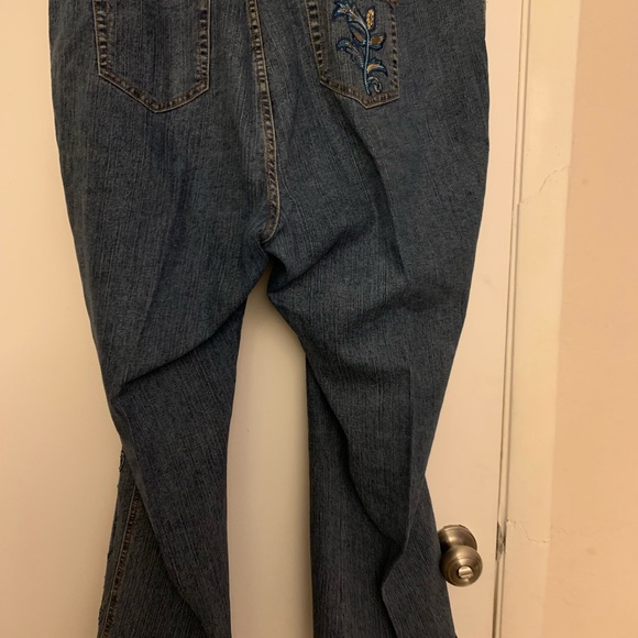 Women’s plus sized jeans - Picture 5 of 6